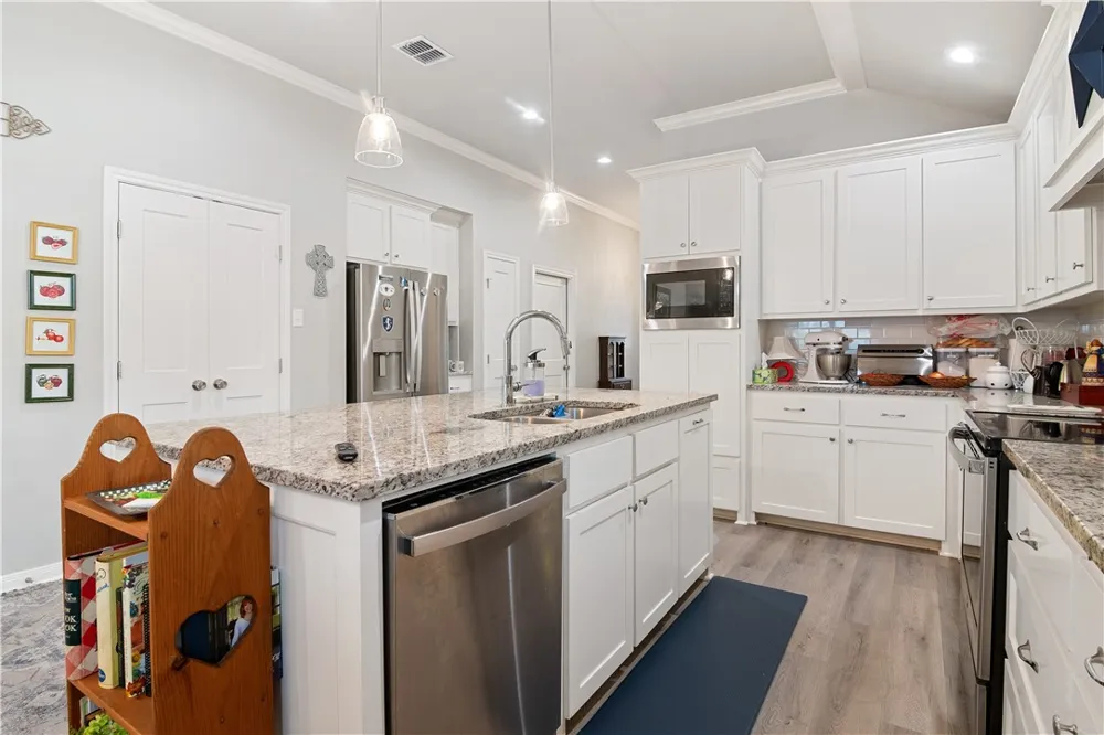 422 Travis Drive McGregor, TX 76657