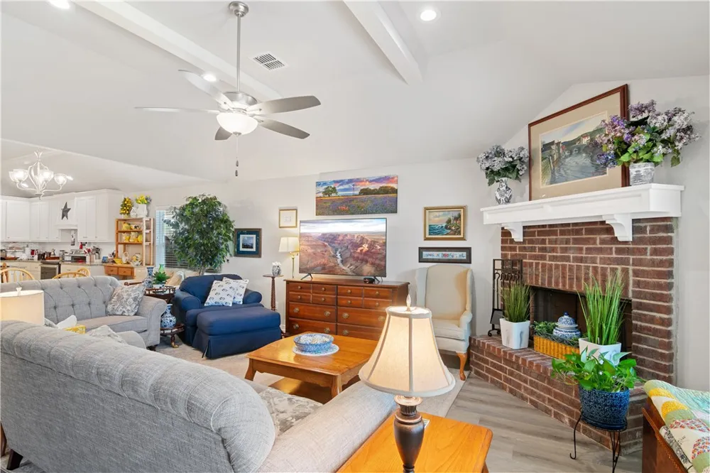 422 Travis Drive McGregor, TX 76657