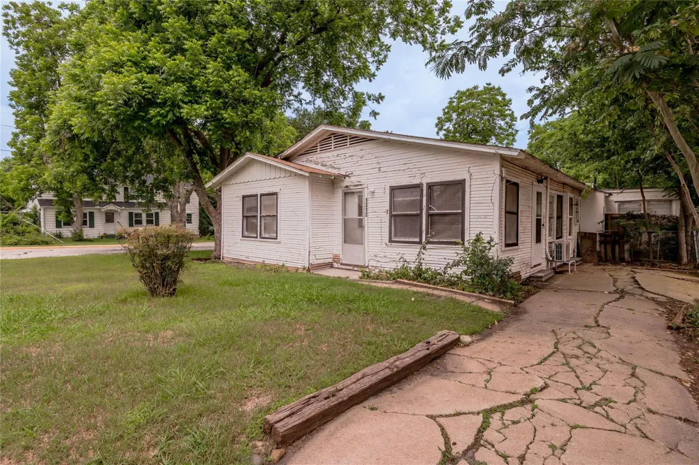 1312 16th Street Huntsville, TX 77340