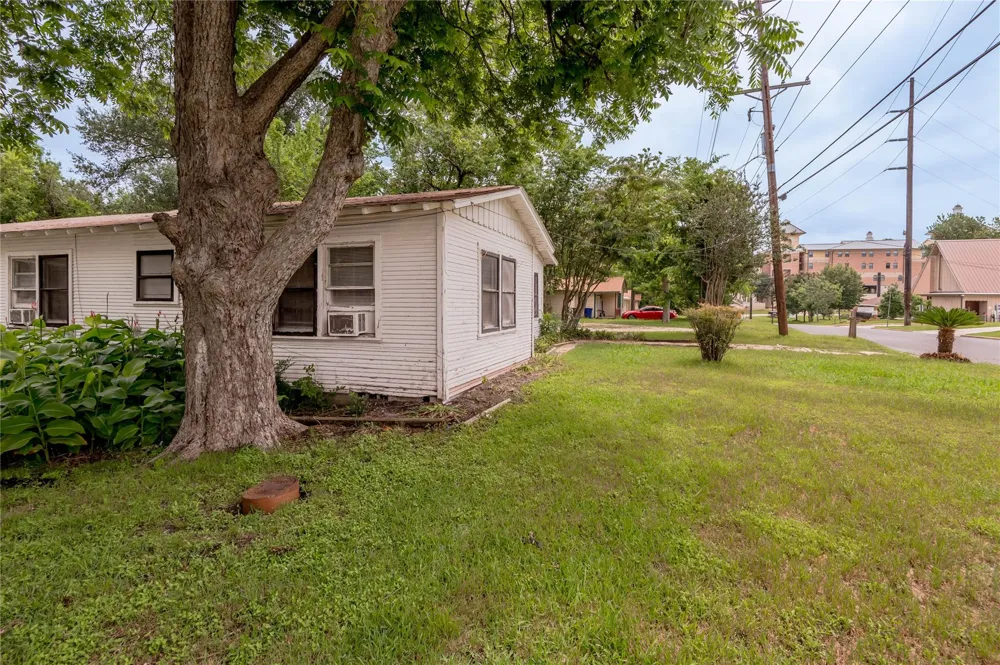 1312 16th Street Huntsville, TX 77340