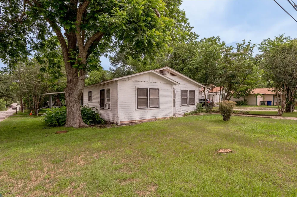 1312 16th Street Huntsville, TX 77340