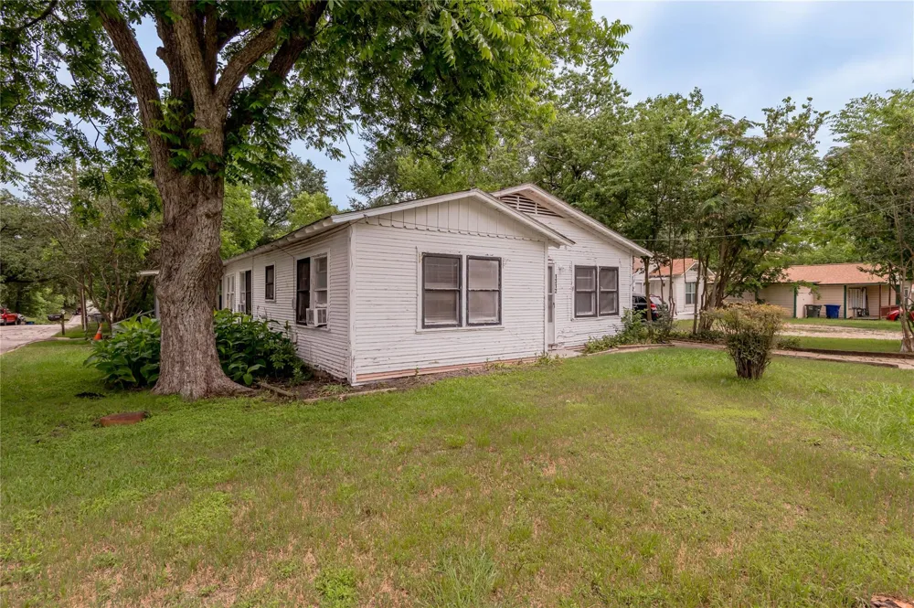1312 16th Street Huntsville, TX 77340