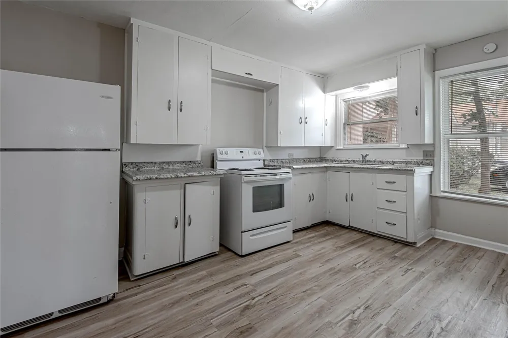 1312 16th Street Huntsville, TX 77340