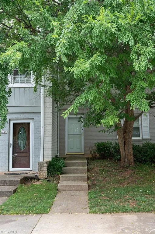 5707 Bramblegate Road #J Greensboro, NC 27409