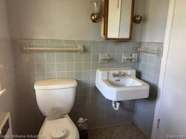 23037 Rausch Avenue Eastpointe City, MI 48021