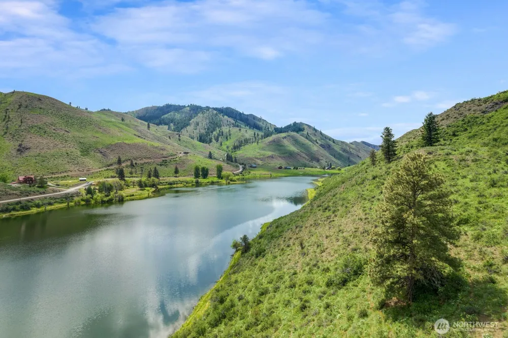 29 Heritage Rose Road Winthrop, WA 98862
