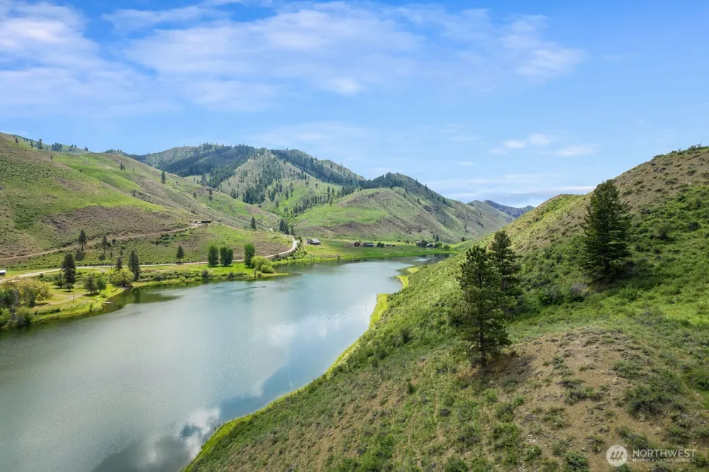 29 Heritage Rose Road Winthrop, WA 98862