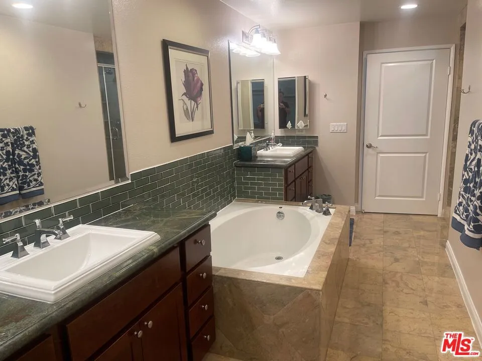 5625 Crescent Parkway #106 Playa Vista, CA 90094