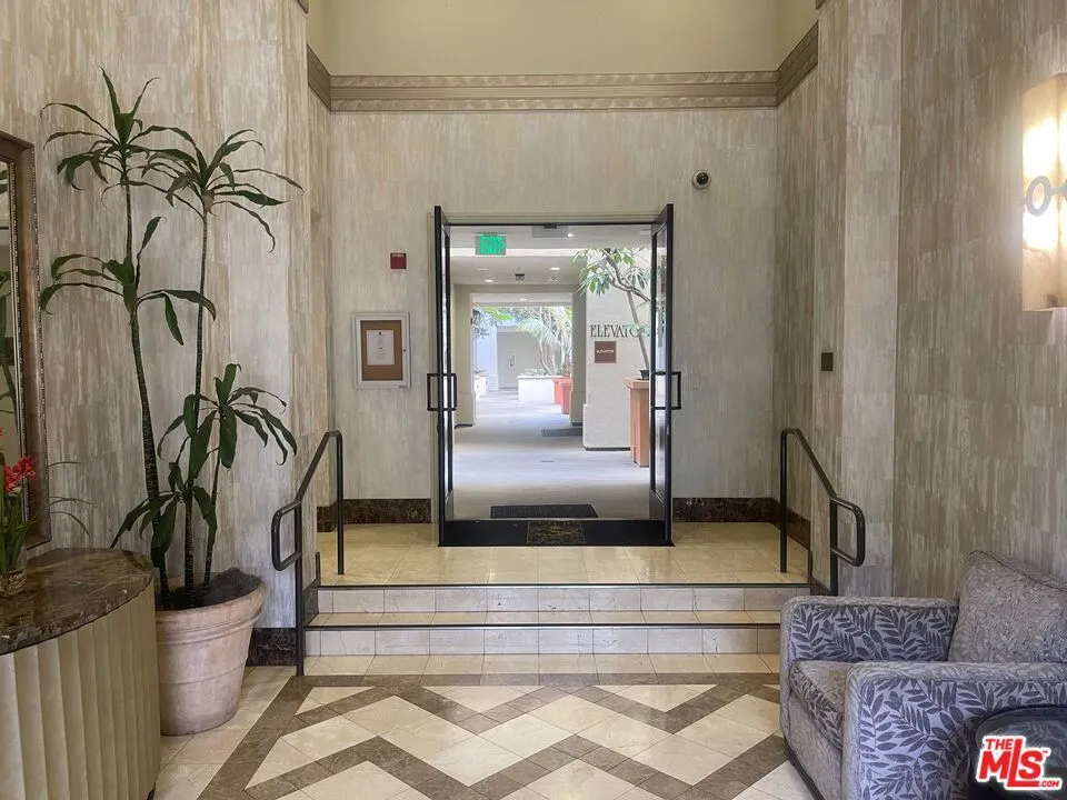5625 Crescent Parkway #106 Playa Vista, CA 90094