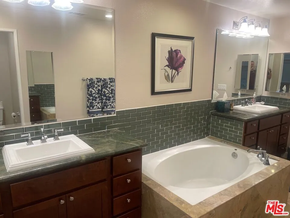 5625 Crescent Parkway #106 Playa Vista, CA 90094