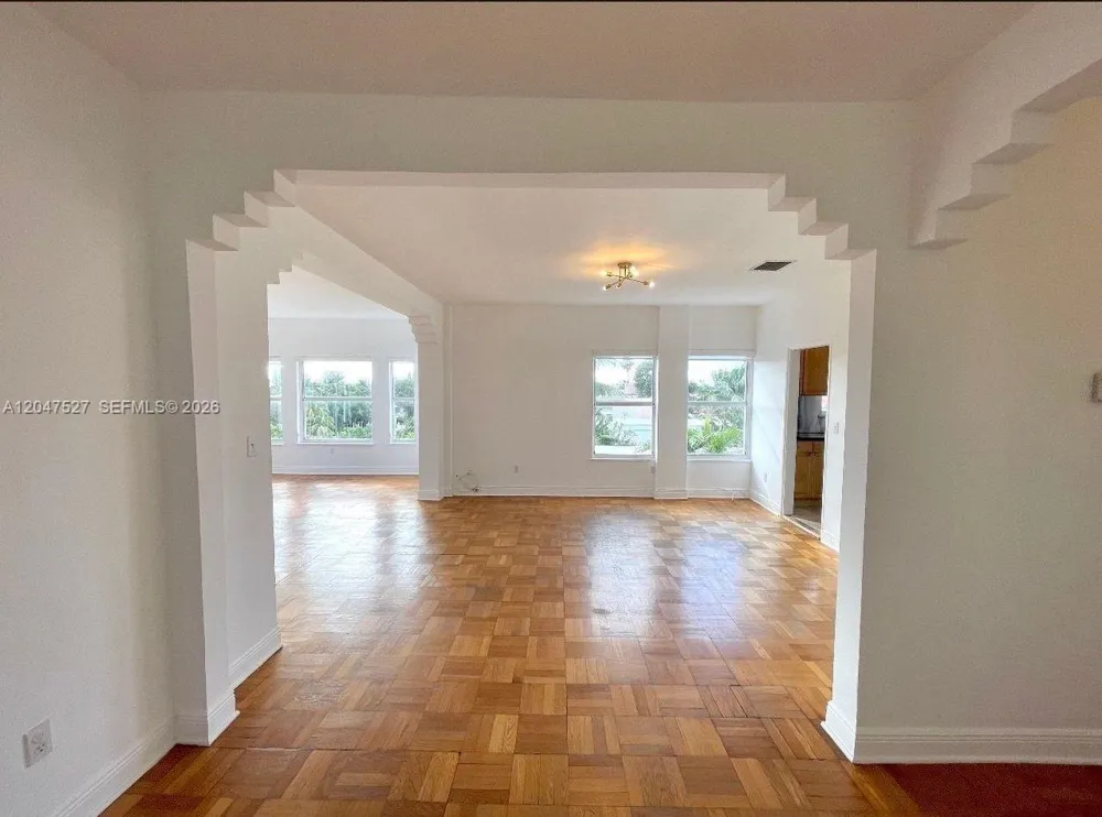 4035 Meridian Ave #PH Miami Beach, FL 33140