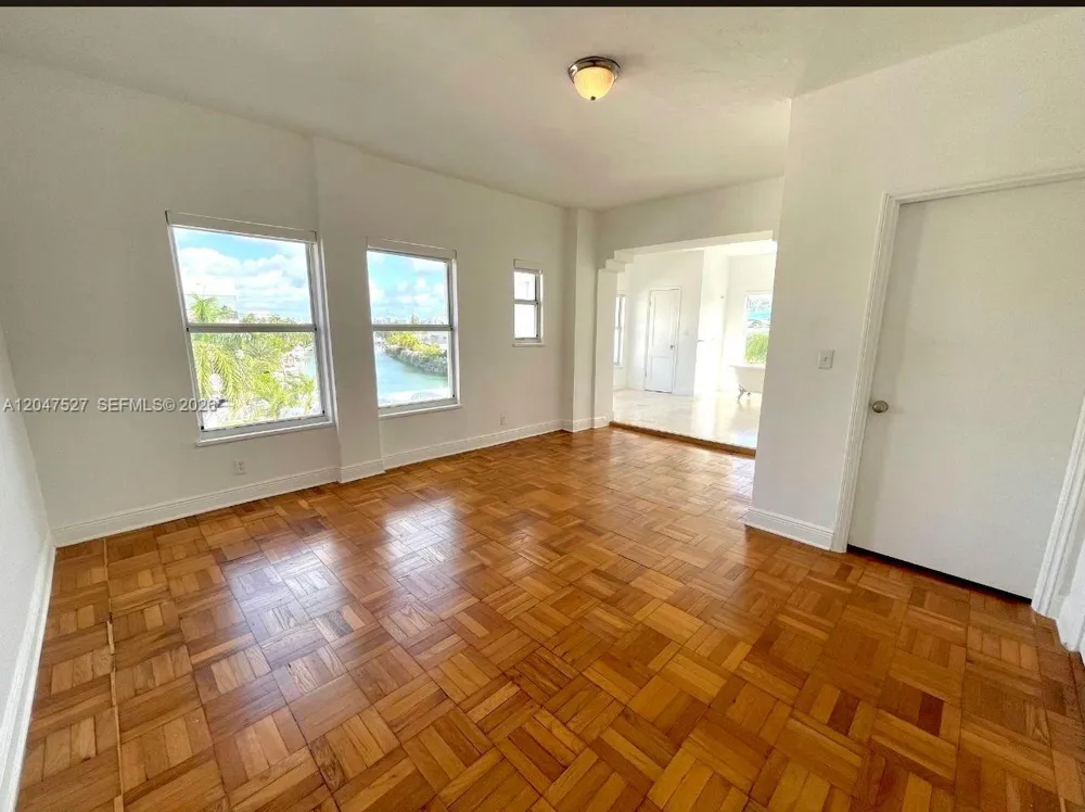 4035 Meridian Ave #PH Miami Beach, FL 33140