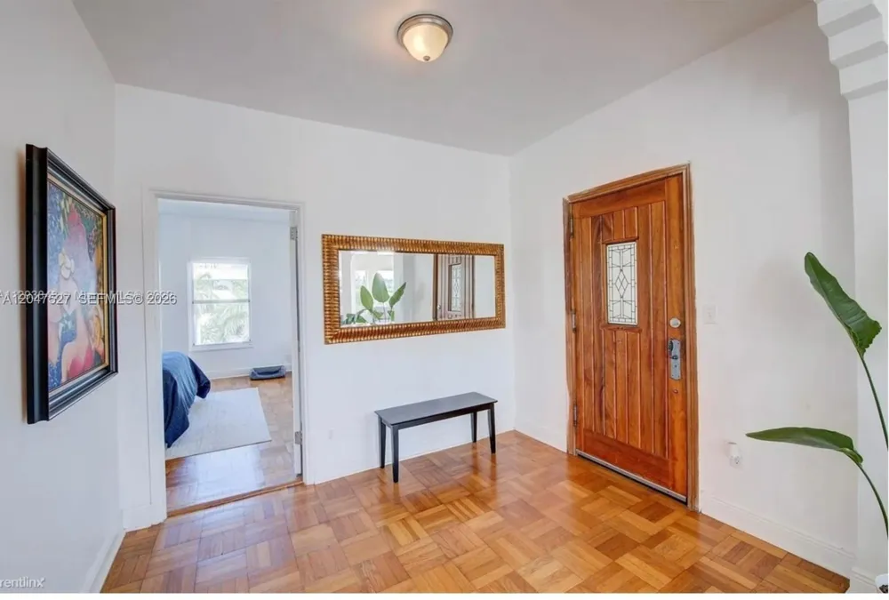 4035 Meridian Ave #PH Miami Beach, FL 33140