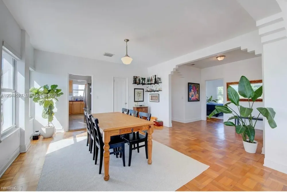 4035 Meridian Ave #PH Miami Beach, FL 33140