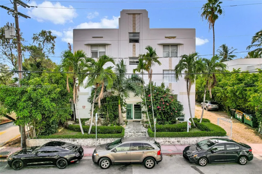 4035 Meridian Ave #PH Miami Beach, FL 33140