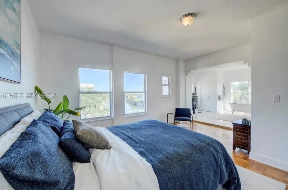 4035 Meridian Ave #PH Miami Beach, FL 33140