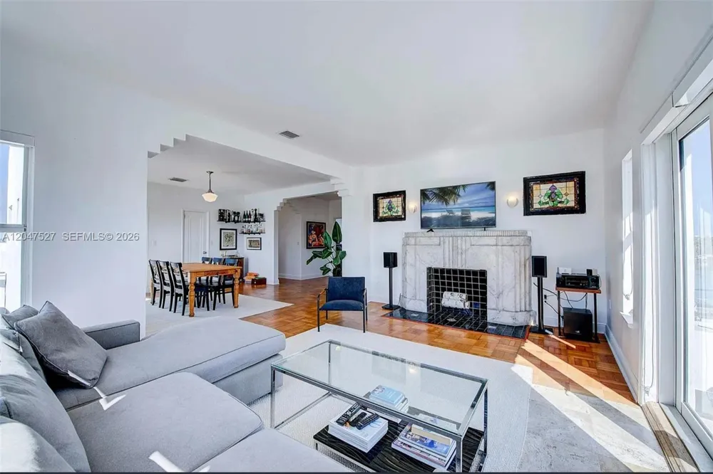 4035 Meridian Ave #PH Miami Beach, FL 33140