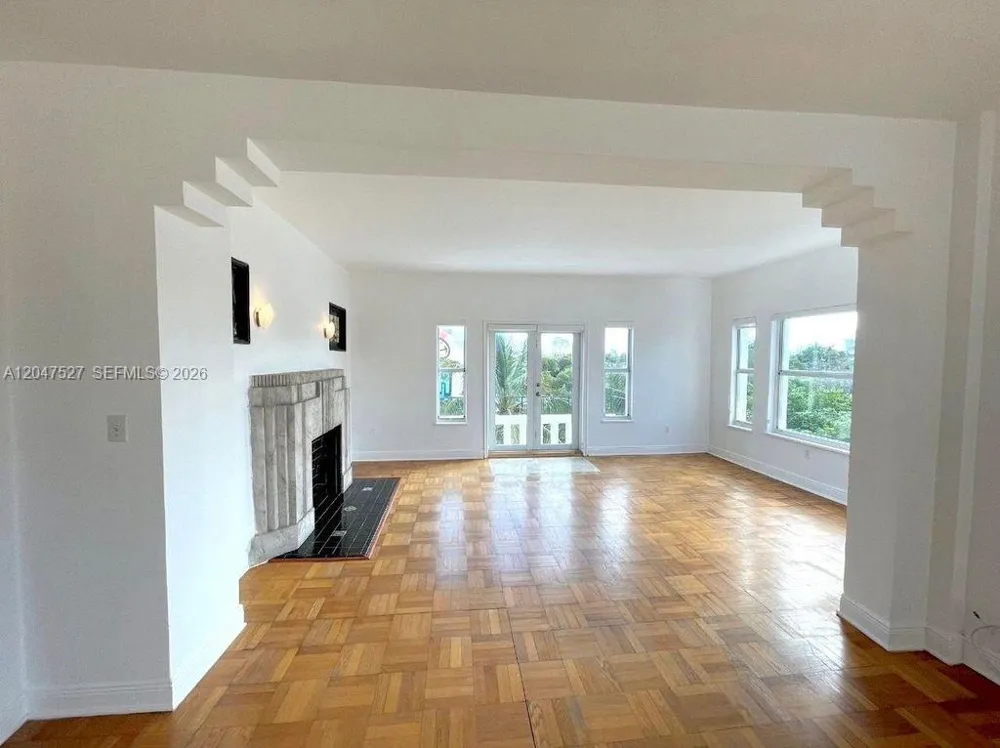 4035 Meridian Ave #PH Miami Beach, FL 33140