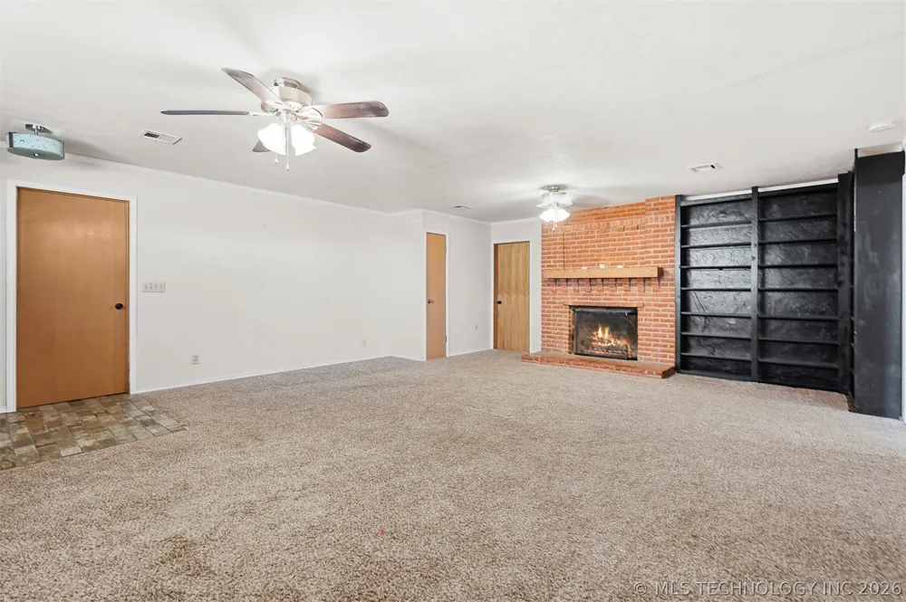 302 3rd Street Velma, OK 73442