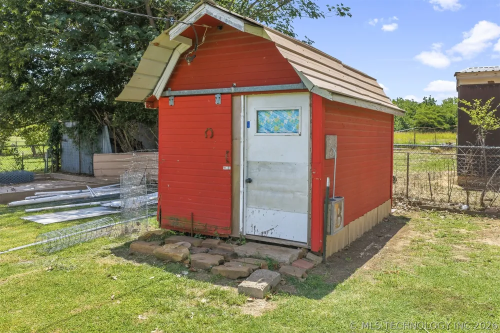 302 3rd Street Velma, OK 73442