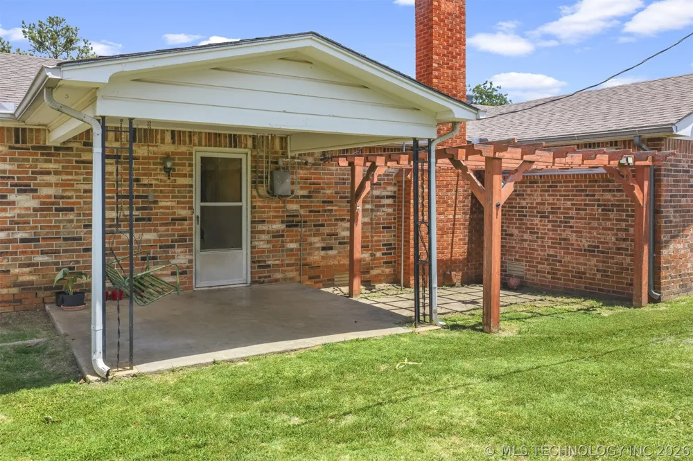302 3rd Street Velma, OK 73442