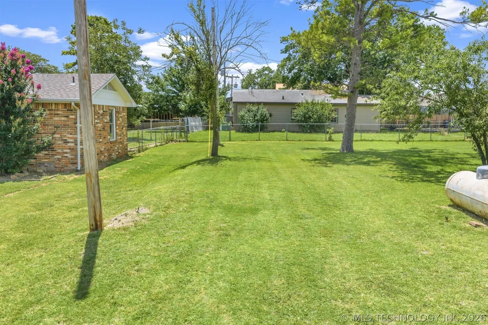 302 3rd Street Velma, OK 73442