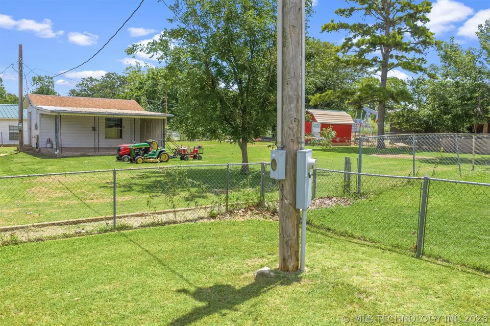 302 3rd Street Velma, OK 73442
