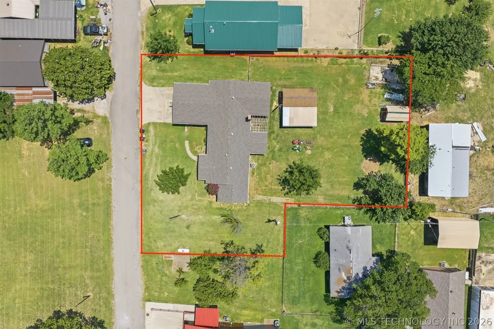 302 3rd Street Velma, OK 73442