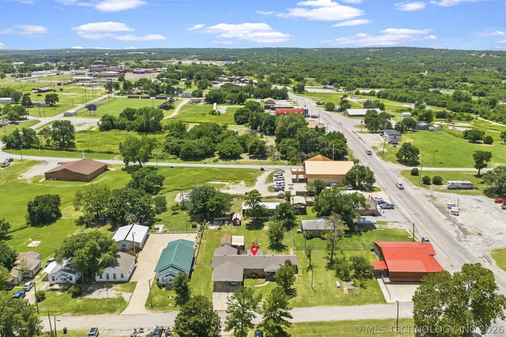 302 3rd Street Velma, OK 73442
