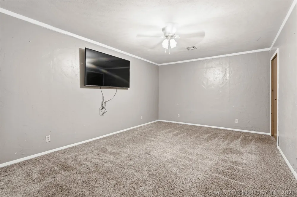 302 3rd Street Velma, OK 73442