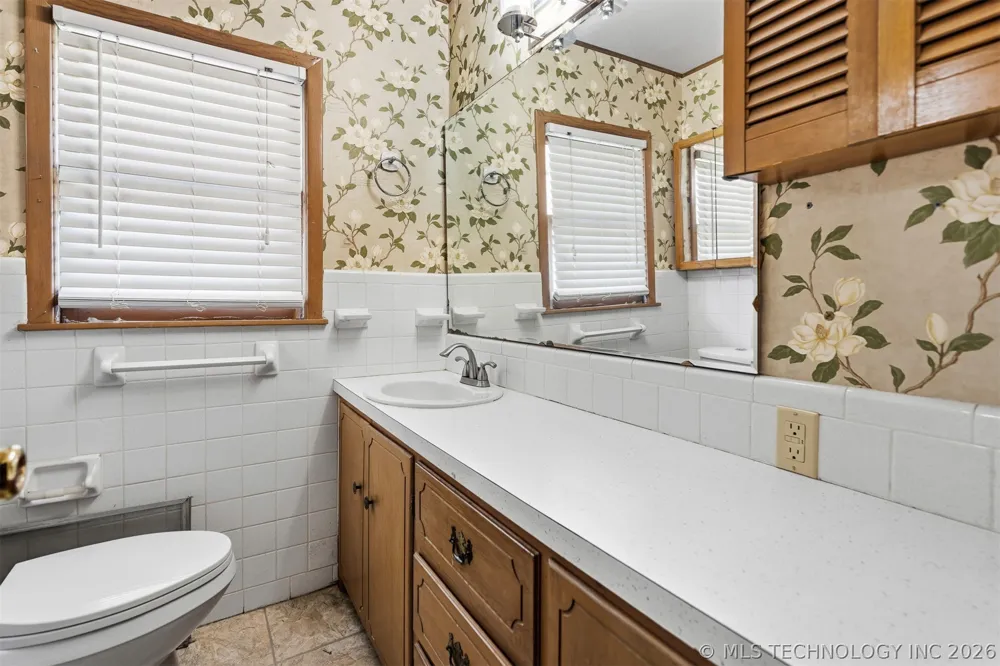 302 3rd Street Velma, OK 73442