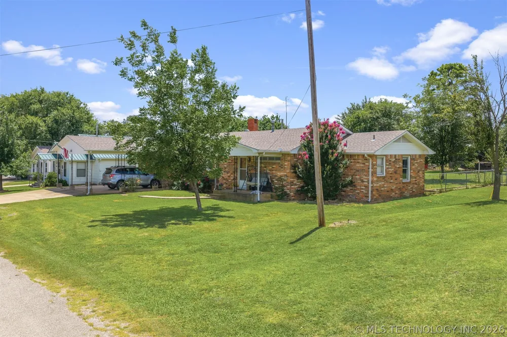 302 3rd Street Velma, OK 73442