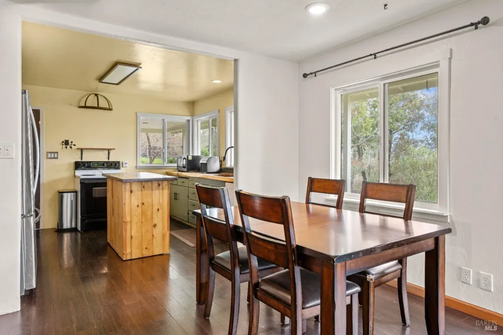 210 Bourbon Lane Ukiah, CA 95482