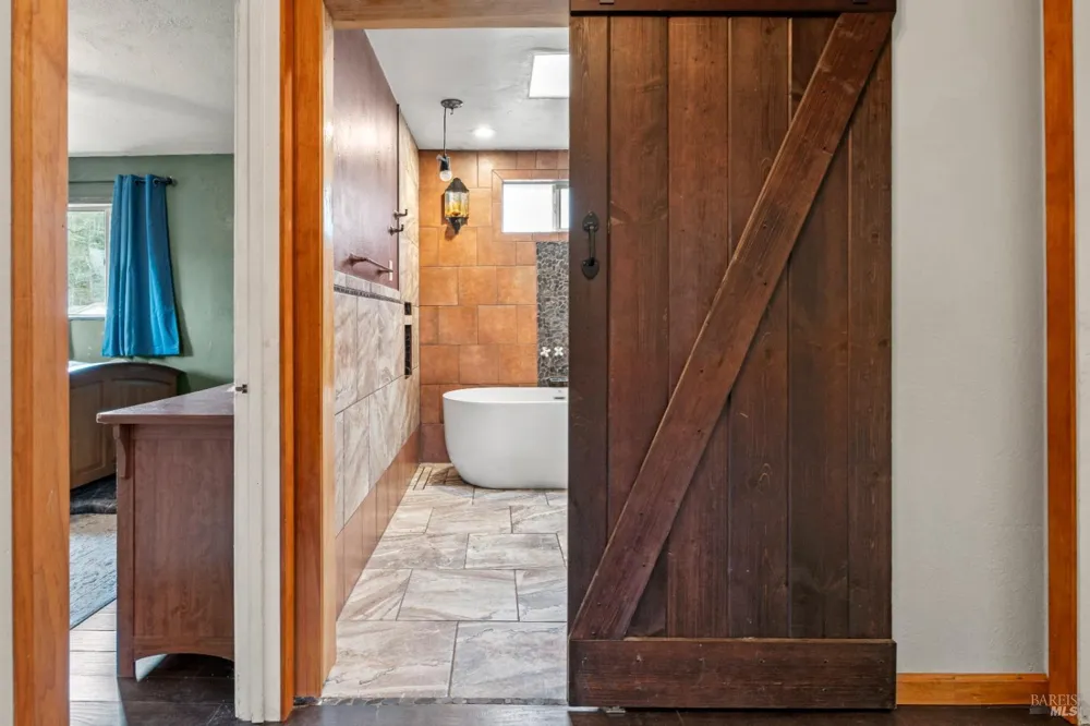 210 Bourbon Lane Ukiah, CA 95482