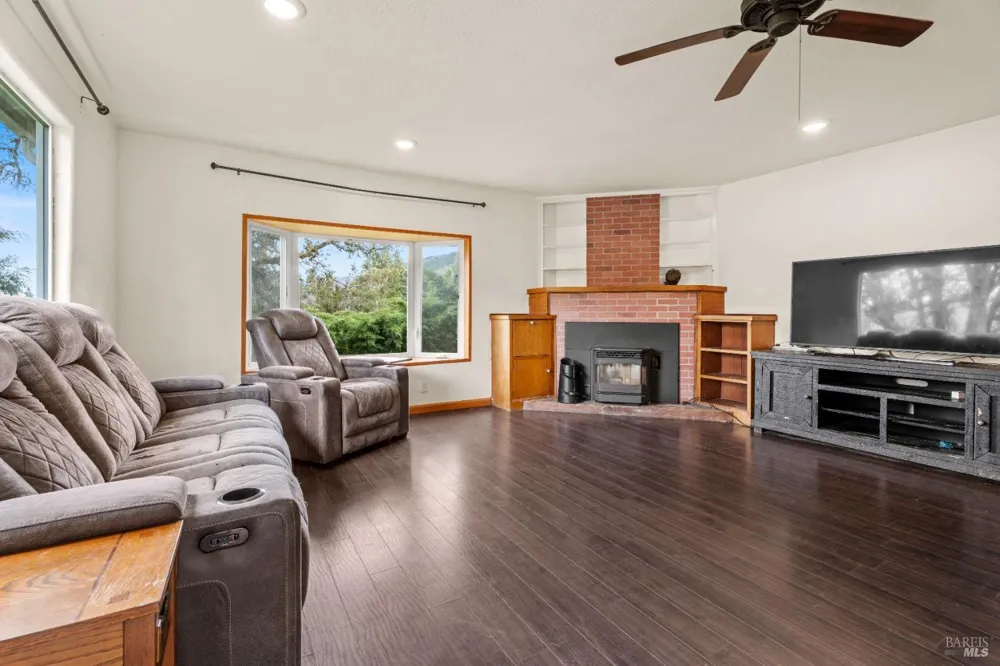 210 Bourbon Lane Ukiah, CA 95482