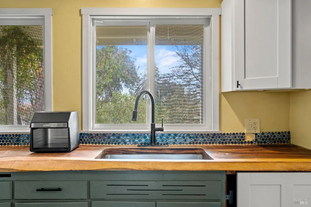 210 Bourbon Lane Ukiah, CA 95482