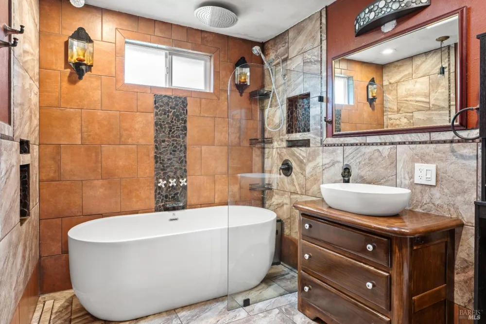 210 Bourbon Lane Ukiah, CA 95482
