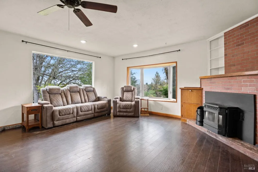 210 Bourbon Lane Ukiah, CA 95482