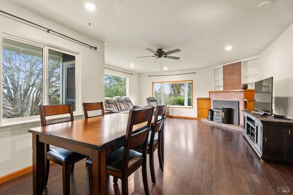 210 Bourbon Lane Ukiah, CA 95482