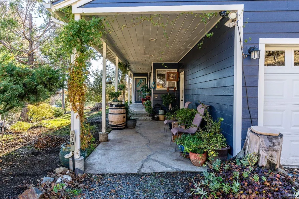 210 Bourbon Lane Ukiah, CA 95482