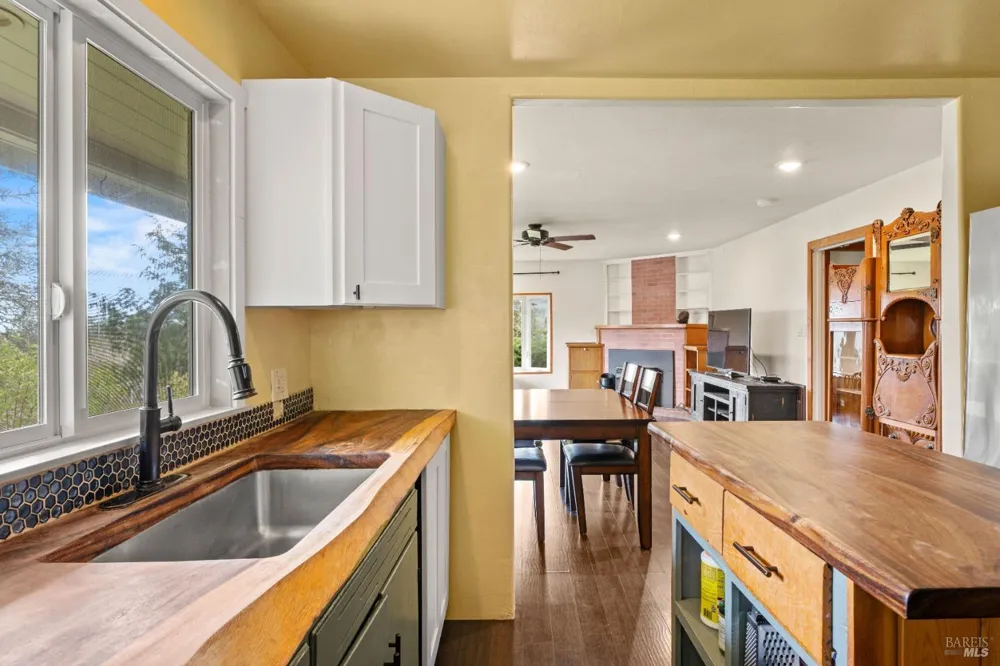 210 Bourbon Lane Ukiah, CA 95482