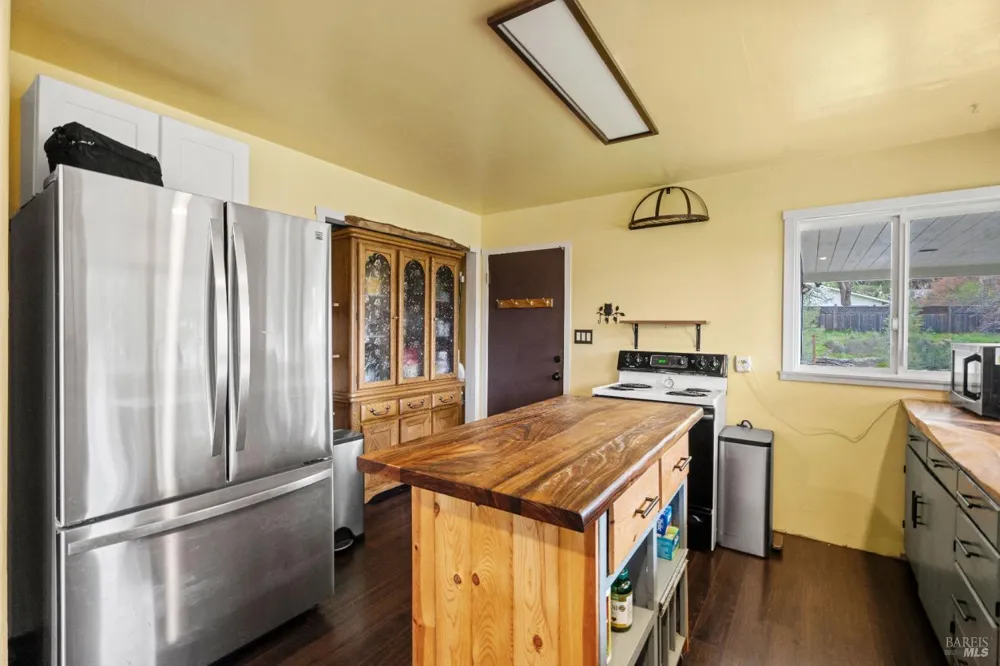 210 Bourbon Lane Ukiah, CA 95482