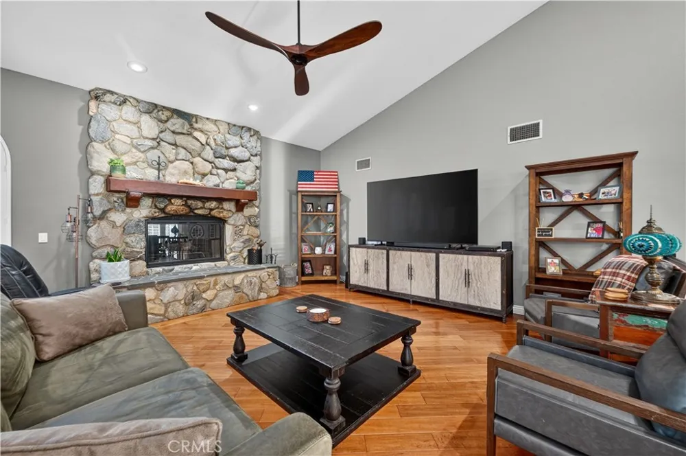 26955 Corte Cristal Temecula, CA 92590