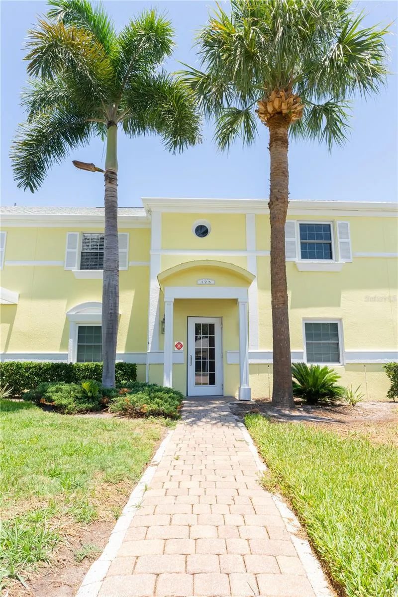 123 SEAHORSE DRIVE SE #D St Petersburg, FL 33705