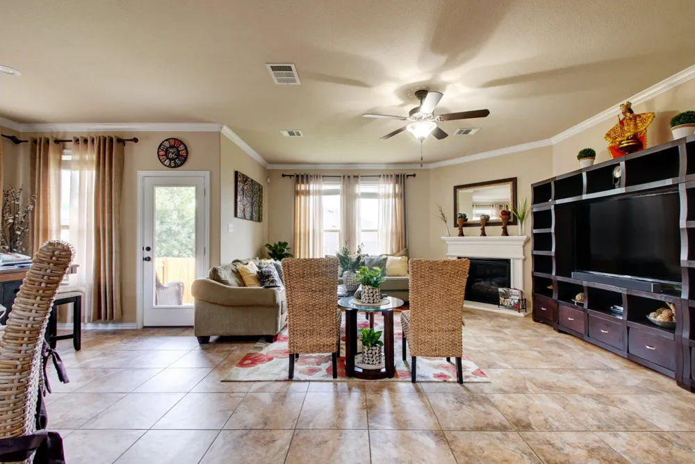 2004 Autumn Run Lane Round Rock, TX 78665