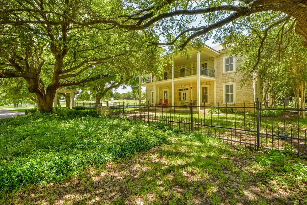 2004 Autumn Run Lane Round Rock, TX 78665