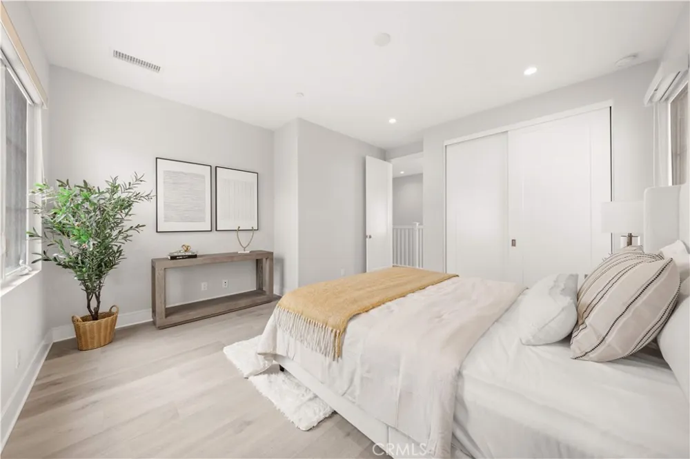 146 Dolci Irvine, CA 92602