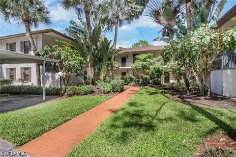 Courtyard Way #106