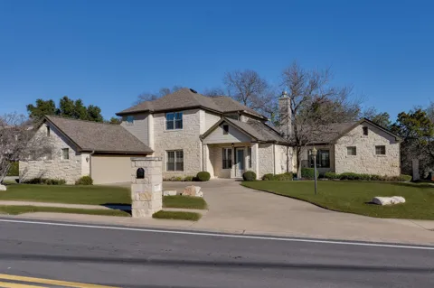 132 Lakeway Drive