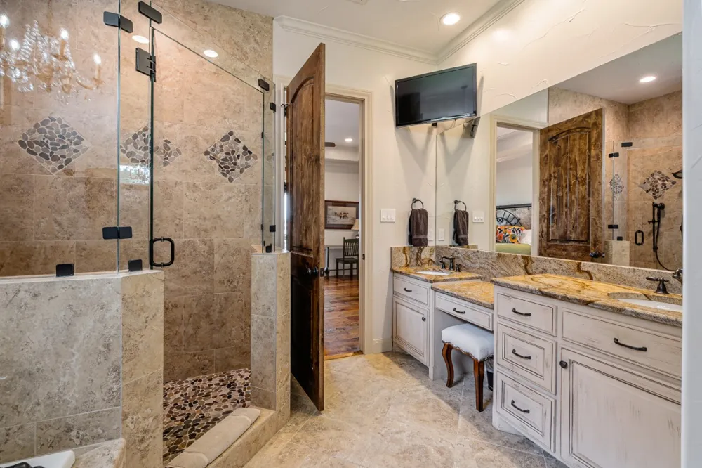 172 Enchanted Drive Enchanted Oaks, TX 75156